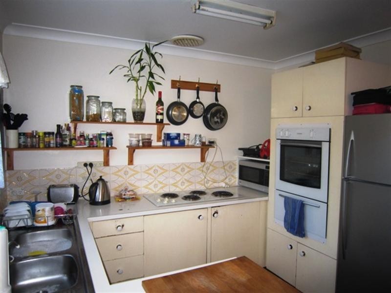 2/8 peacock Place, Burleigh Waters QLD 4220