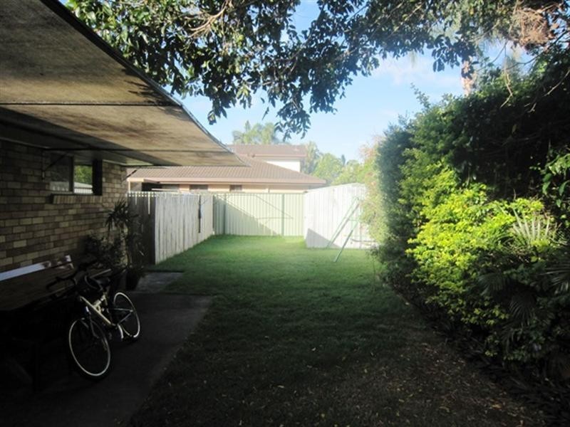 2/8 peacock Place, Burleigh Waters QLD 4220