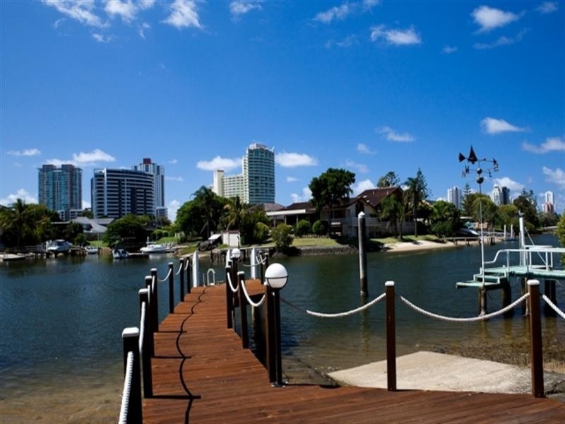 19 Wildash Street, Southport QLD 4215