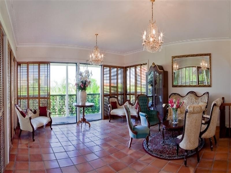 19 Wildash Street, Southport QLD 4215