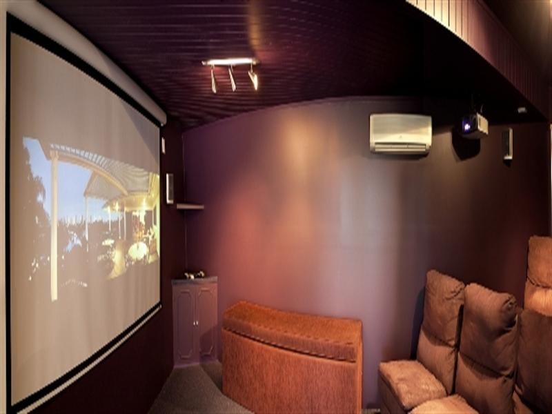 19 Wildash Street, Southport QLD 4215