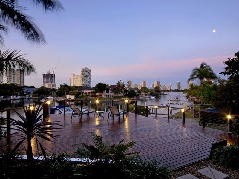 19 Wildash Street, Southport QLD 4215