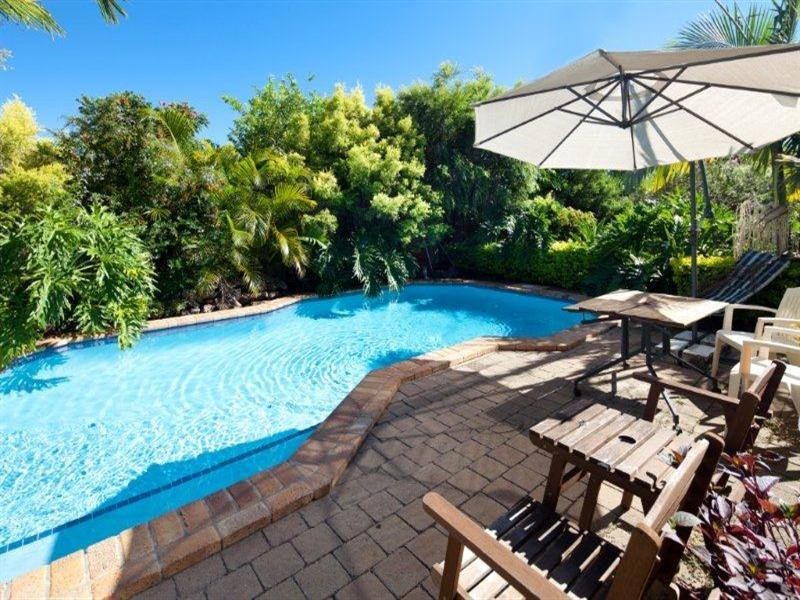 5 Hokitika Street, Broadbeach Waters QLD 4218