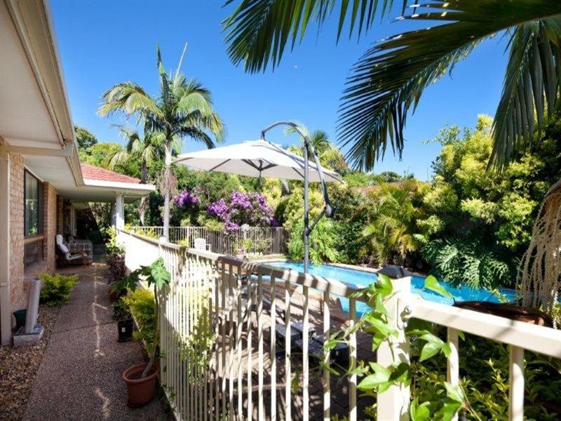 5 Hokitika Street, Broadbeach Waters QLD 4218