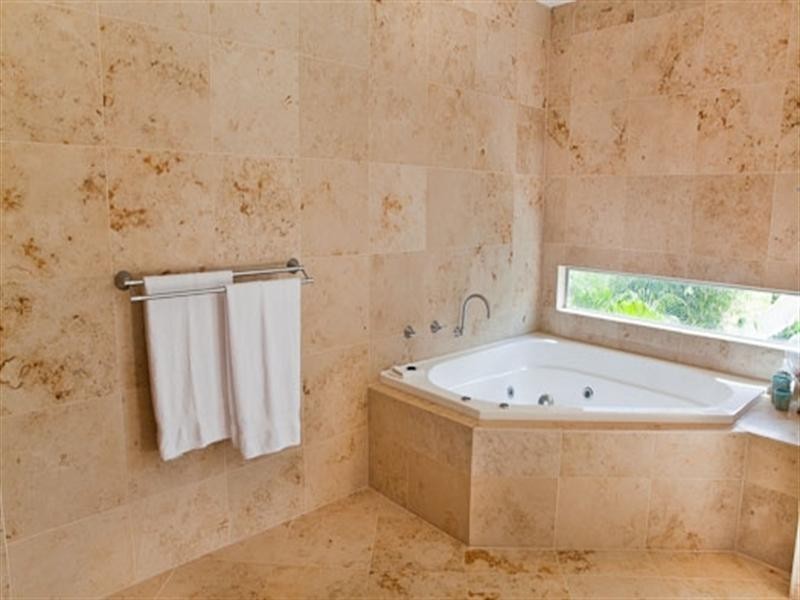 23 Freyburg Street, Bundall QLD 4217