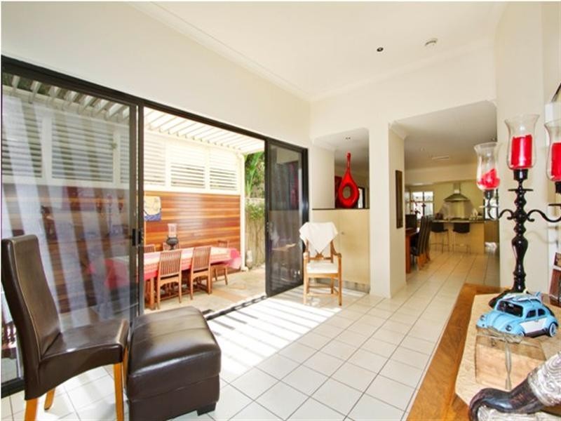 1/18 Seaside Avenue, Mermaid Beach QLD 4218