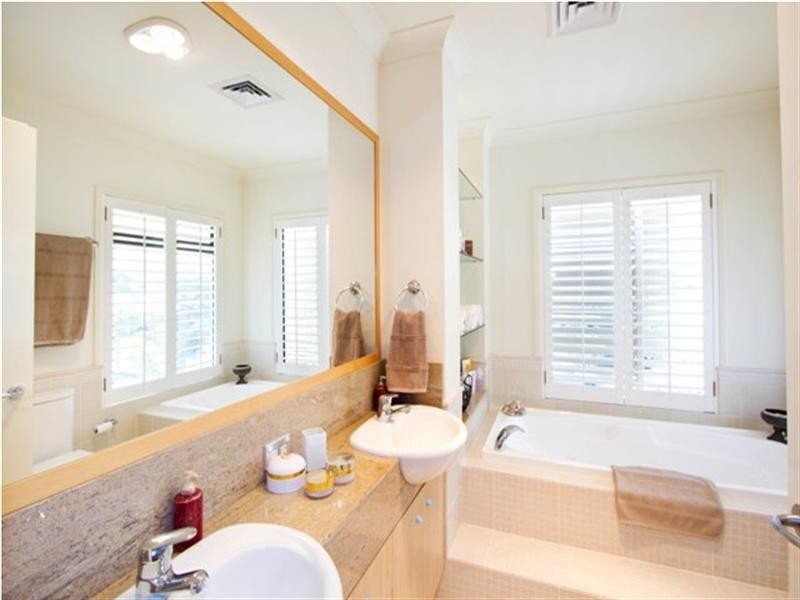 1/18 Seaside Avenue, Mermaid Beach QLD 4218