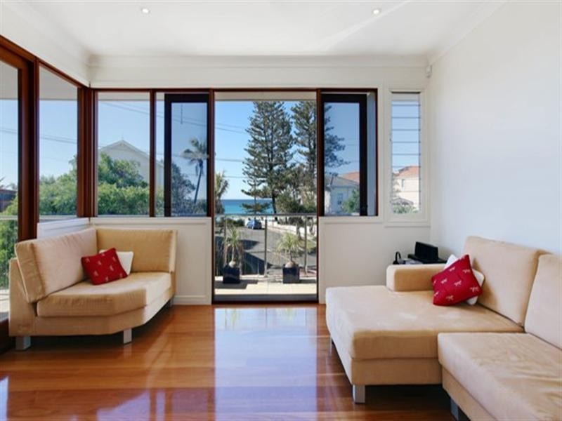 98 Hedges Avenue, Mermaid Beach QLD 4218