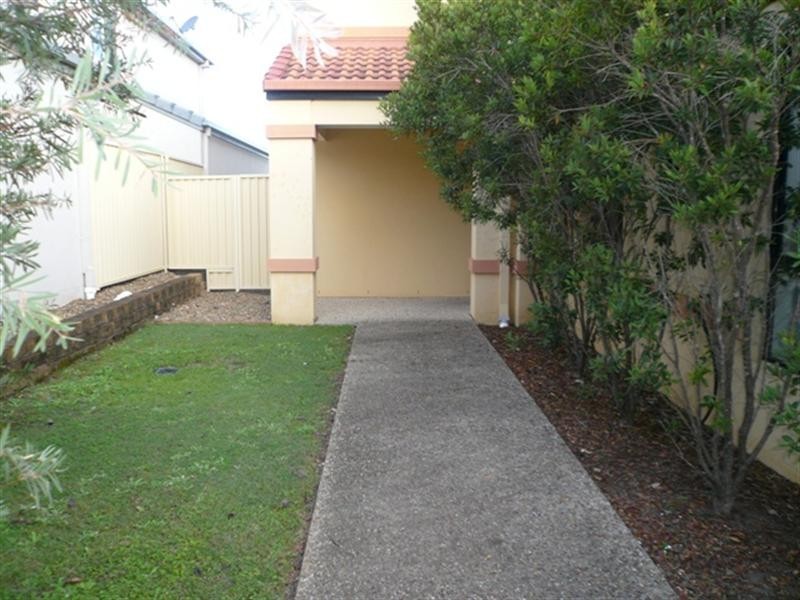 8 Noelene Lane, Arundel QLD 4214