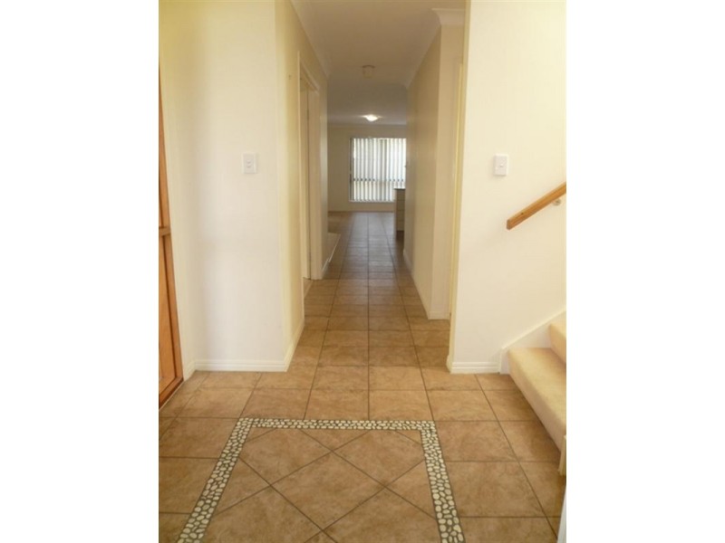 8 Noelene Lane, Arundel QLD 4214