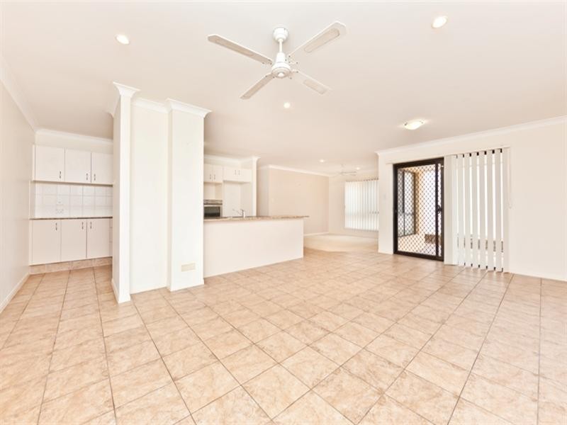 8 Noelene Lane, Arundel QLD 4214