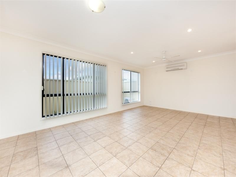 8 Noelene Lane, Arundel QLD 4214