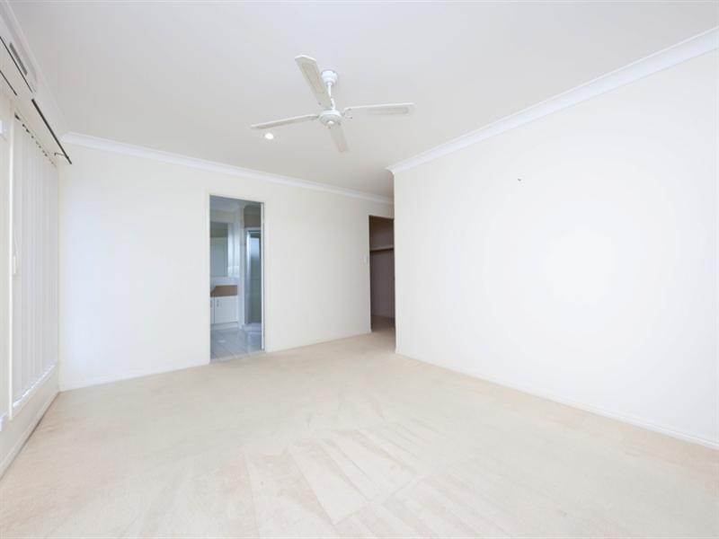 8 Noelene Lane, Arundel QLD 4214