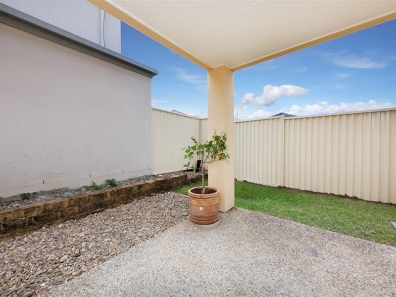 8 Noelene Lane, Arundel QLD 4214
