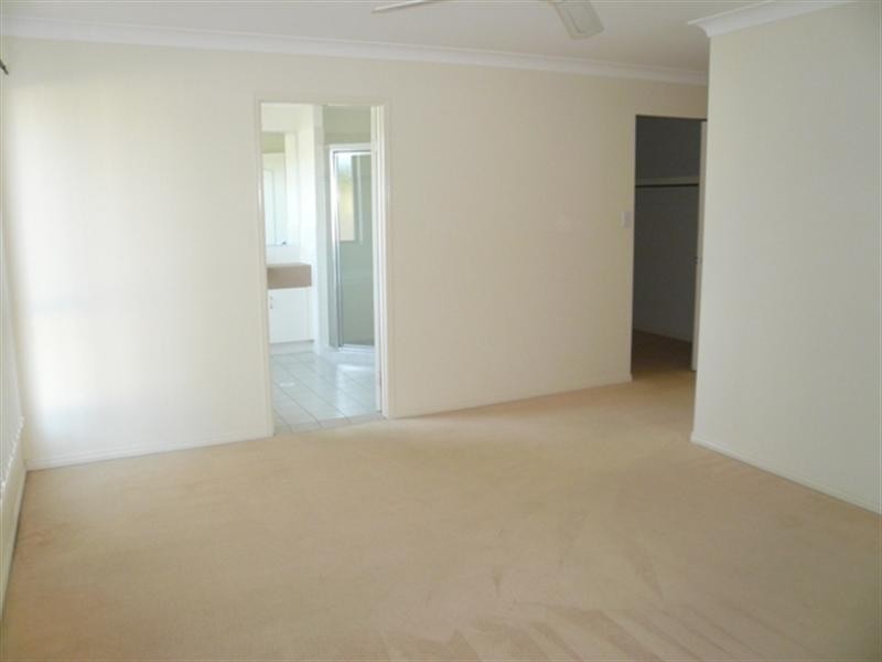 8 Noelene Lane, Arundel QLD 4214