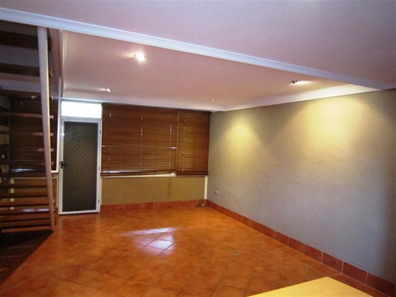 2/28 Peerless Avenue, Mermaid Beach QLD 4218