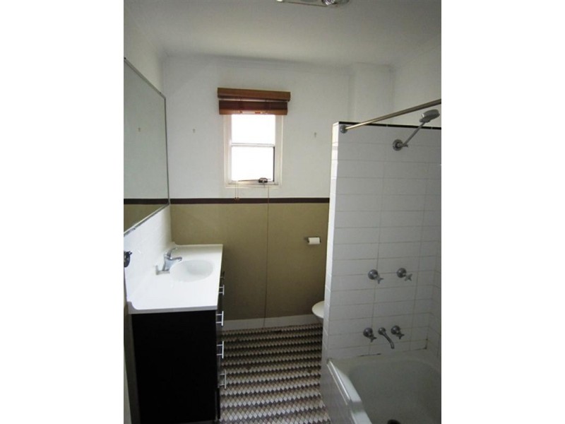 2/28 Peerless Avenue, Mermaid Beach QLD 4218