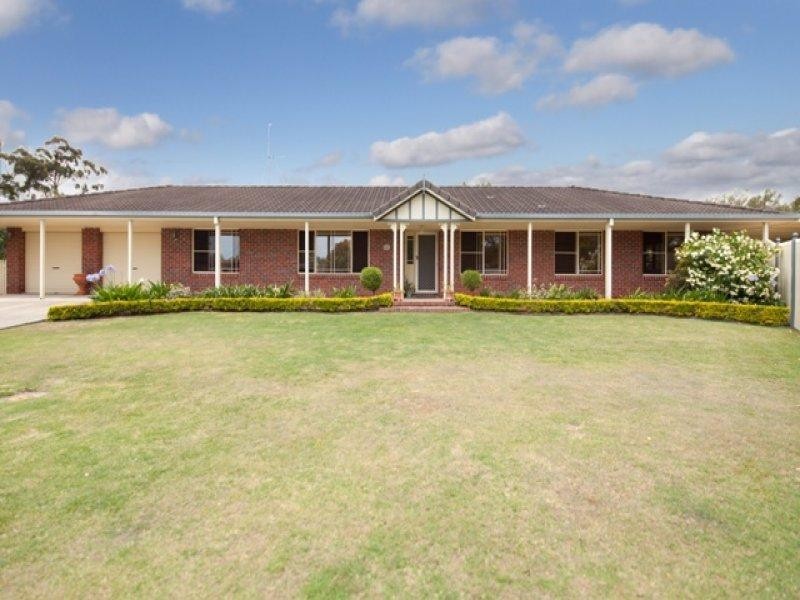 13 Sacha Place, Carrara QLD 4211