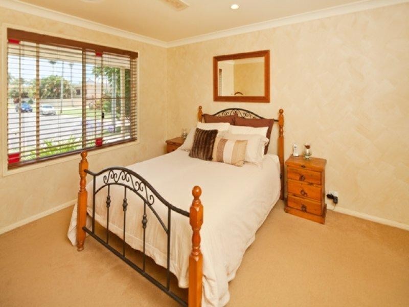 13 Sacha Place, Carrara QLD 4211