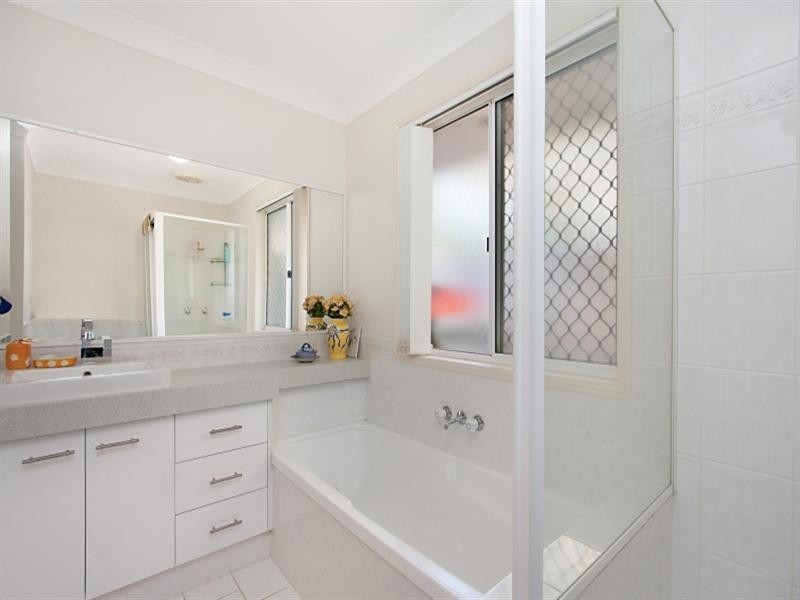 17 Fenton Drive, Tallebudgera QLD 4228