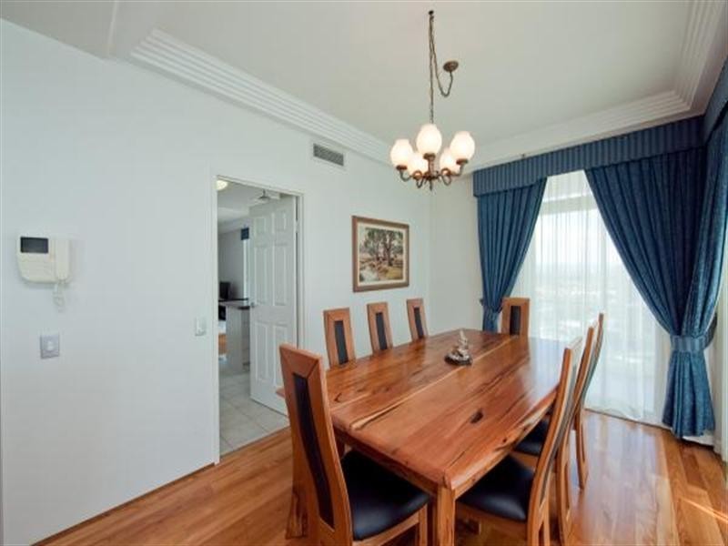 98/177 Old Burleigh Road, Broadbeach QLD 4218