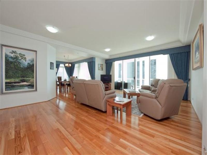 98/177 Old Burleigh Road, Broadbeach QLD 4218