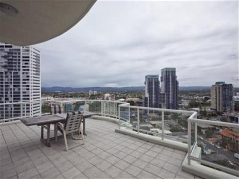 95/177 Old Burleigh Road, Broadbeach QLD 4218