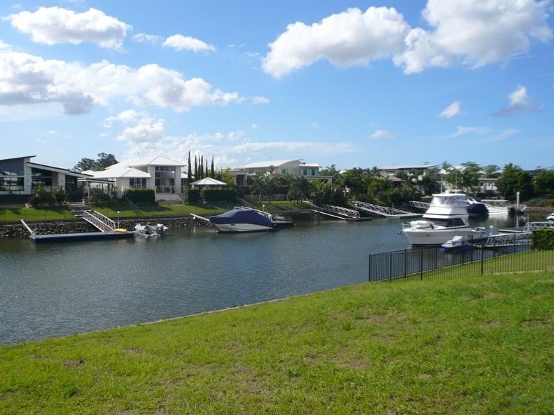 32 Ferrymans Court, Helensvale QLD 4212