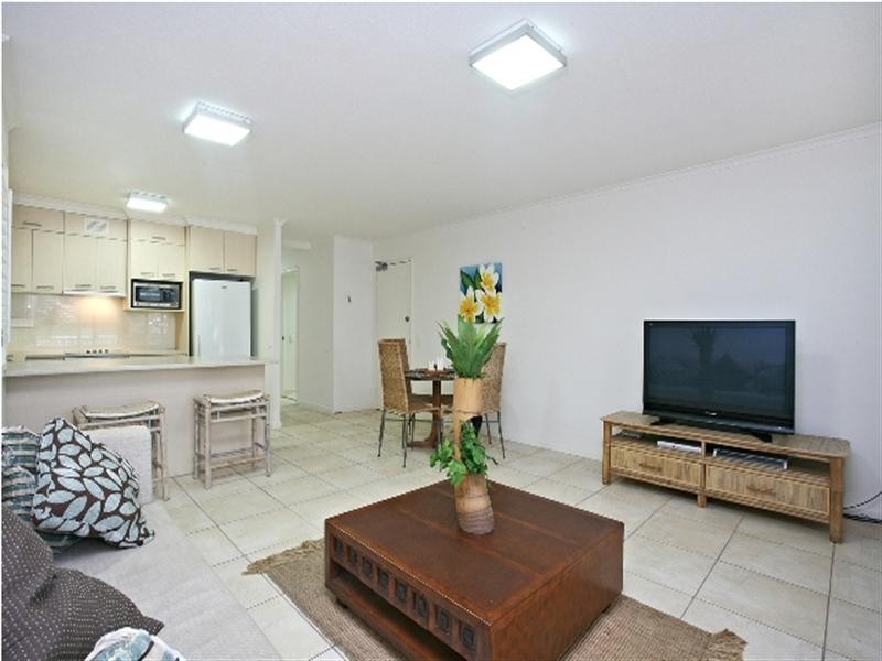 1/6 Venice Street, Mermaid Beach QLD 4218