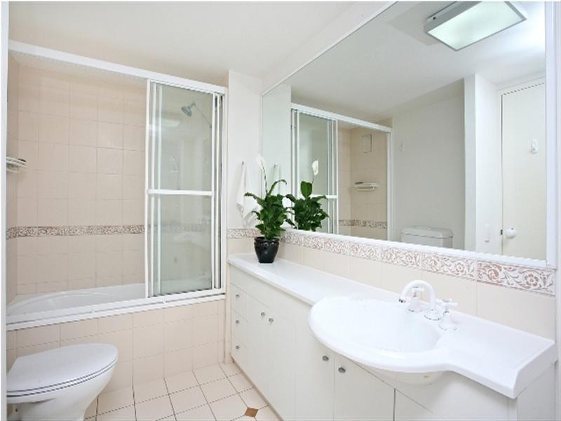 1/6 Venice Street, Mermaid Beach QLD 4218