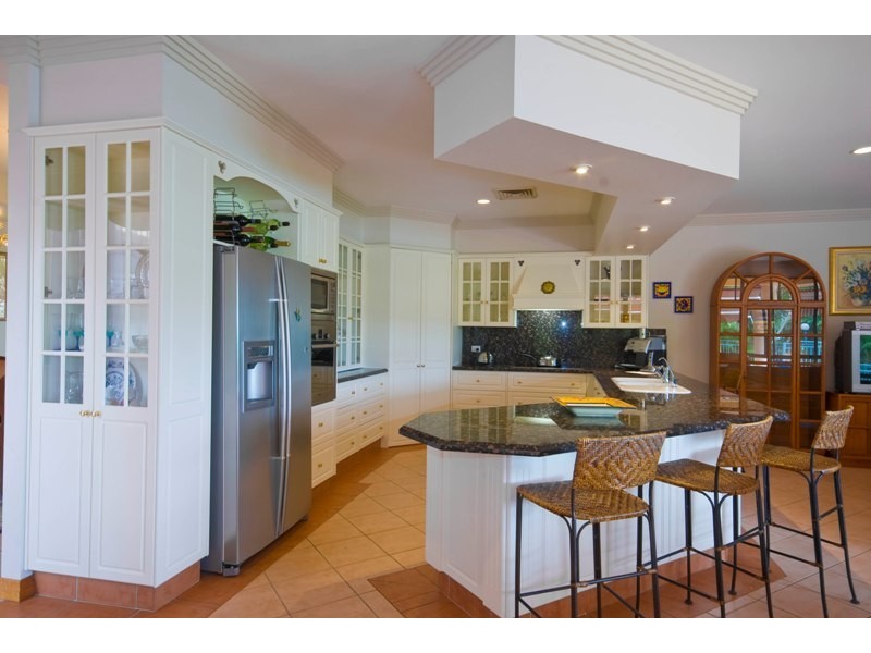 7 Montevideo Drive, Clear Island Waters QLD 4226