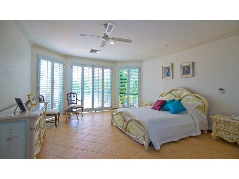 7 Montevideo Drive, Clear Island Waters QLD 4226