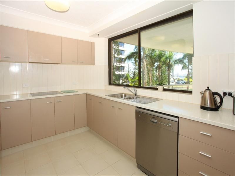 4 Pintari, 3 Cunningham Avenue, Main Beach QLD 4217