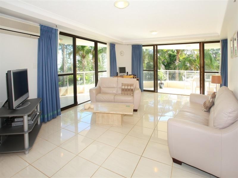 4 Pintari, 3 Cunningham Avenue, Main Beach QLD 4217