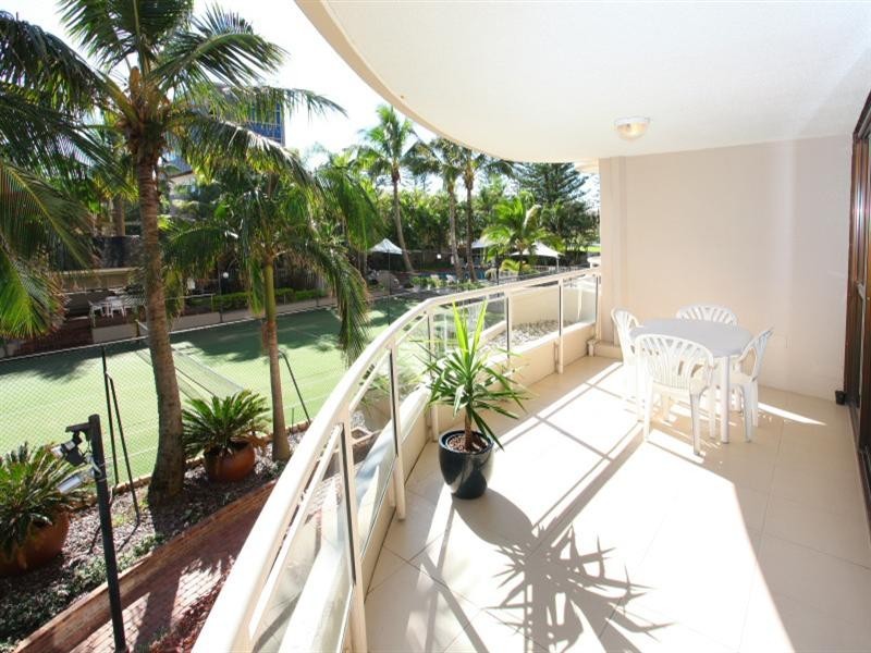4 Pintari, 3 Cunningham Avenue, Main Beach QLD 4217