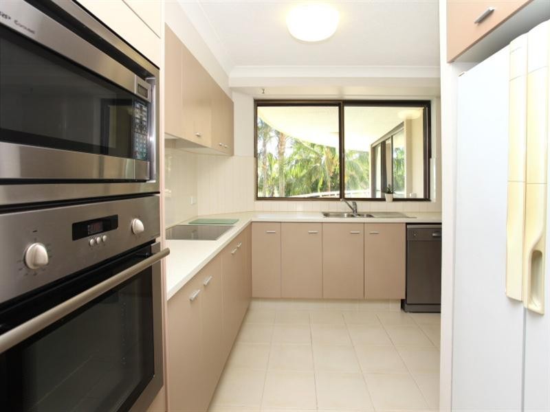 4 Pintari, 3 Cunningham Avenue, Main Beach QLD 4217