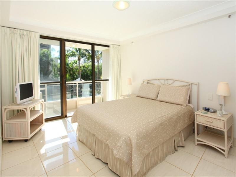 4 Pintari, 3 Cunningham Avenue, Main Beach QLD 4217