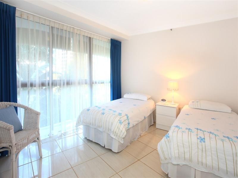 4 Pintari, 3 Cunningham Avenue, Main Beach QLD 4217