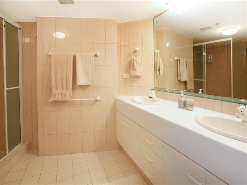 4 Pintari, 3 Cunningham Avenue, Main Beach QLD 4217