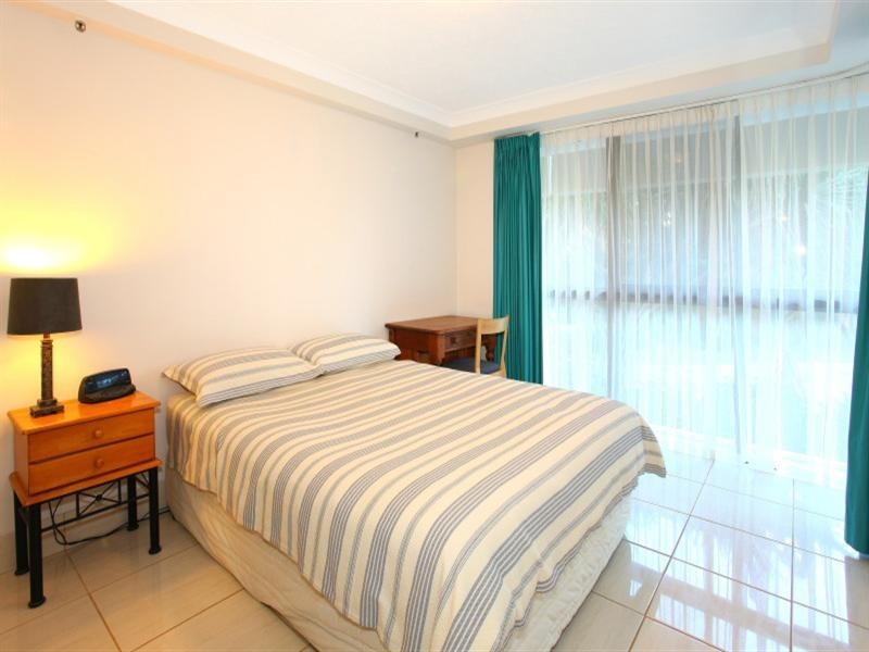 4 Pintari, 3 Cunningham Avenue, Main Beach QLD 4217