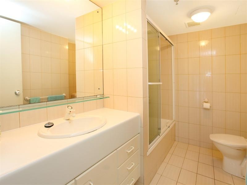 4 Pintari, 3 Cunningham Avenue, Main Beach QLD 4217