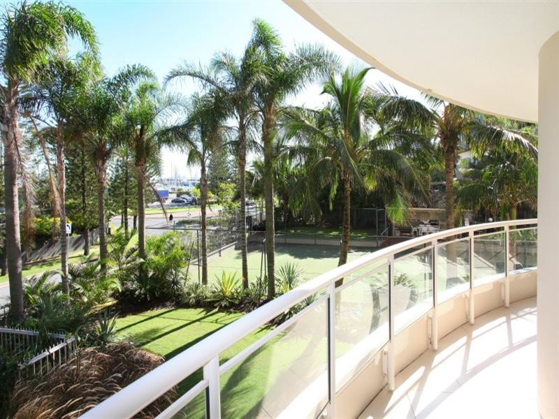 4 Pintari, 3 Cunningham Avenue, Main Beach QLD 4217