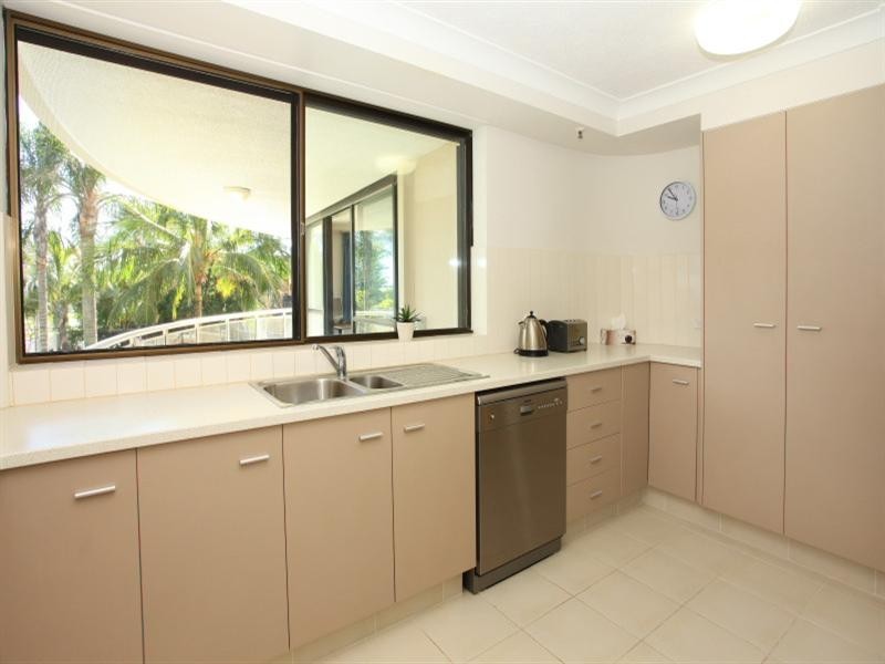 4 Pintari, 3 Cunningham Avenue, Main Beach QLD 4217