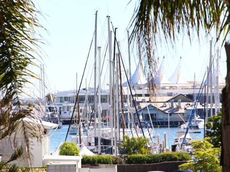 4 Pintari, 3 Cunningham Avenue, Main Beach QLD 4217