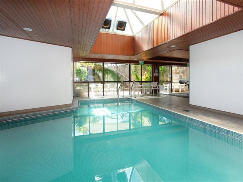 4 Pintari, 3 Cunningham Avenue, Main Beach QLD 4217