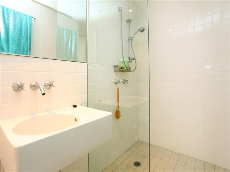 4 Pintari, 3 Cunningham Avenue, Main Beach QLD 4217