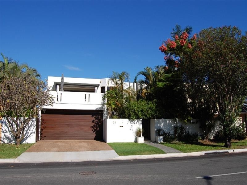 38 Gibraltar Drive, Isle Of Capri QLD 4217