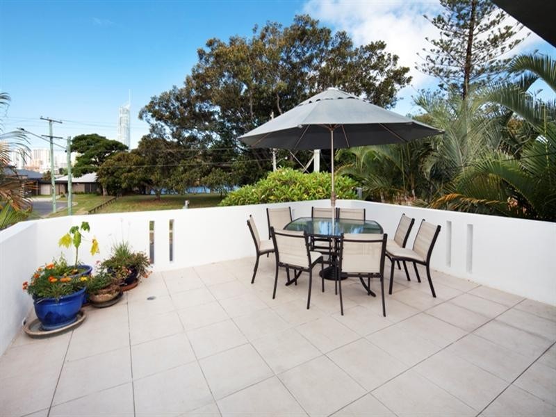 38 Gibraltar Drive, Isle Of Capri QLD 4217