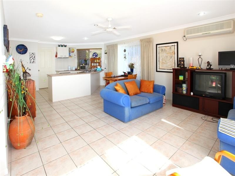 1 18 Broad Street, Labrador QLD 4215