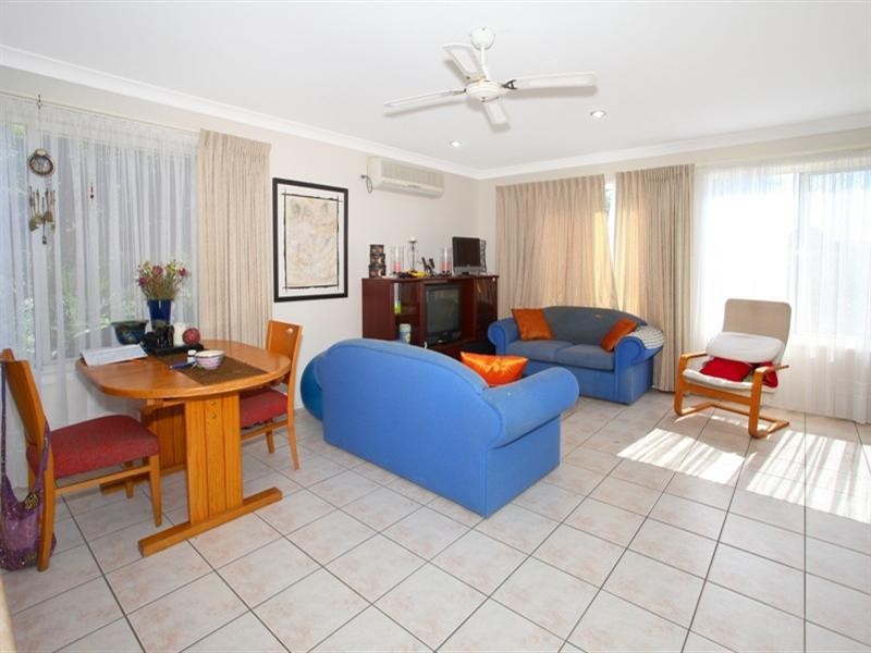 1 18 Broad Street, Labrador QLD 4215